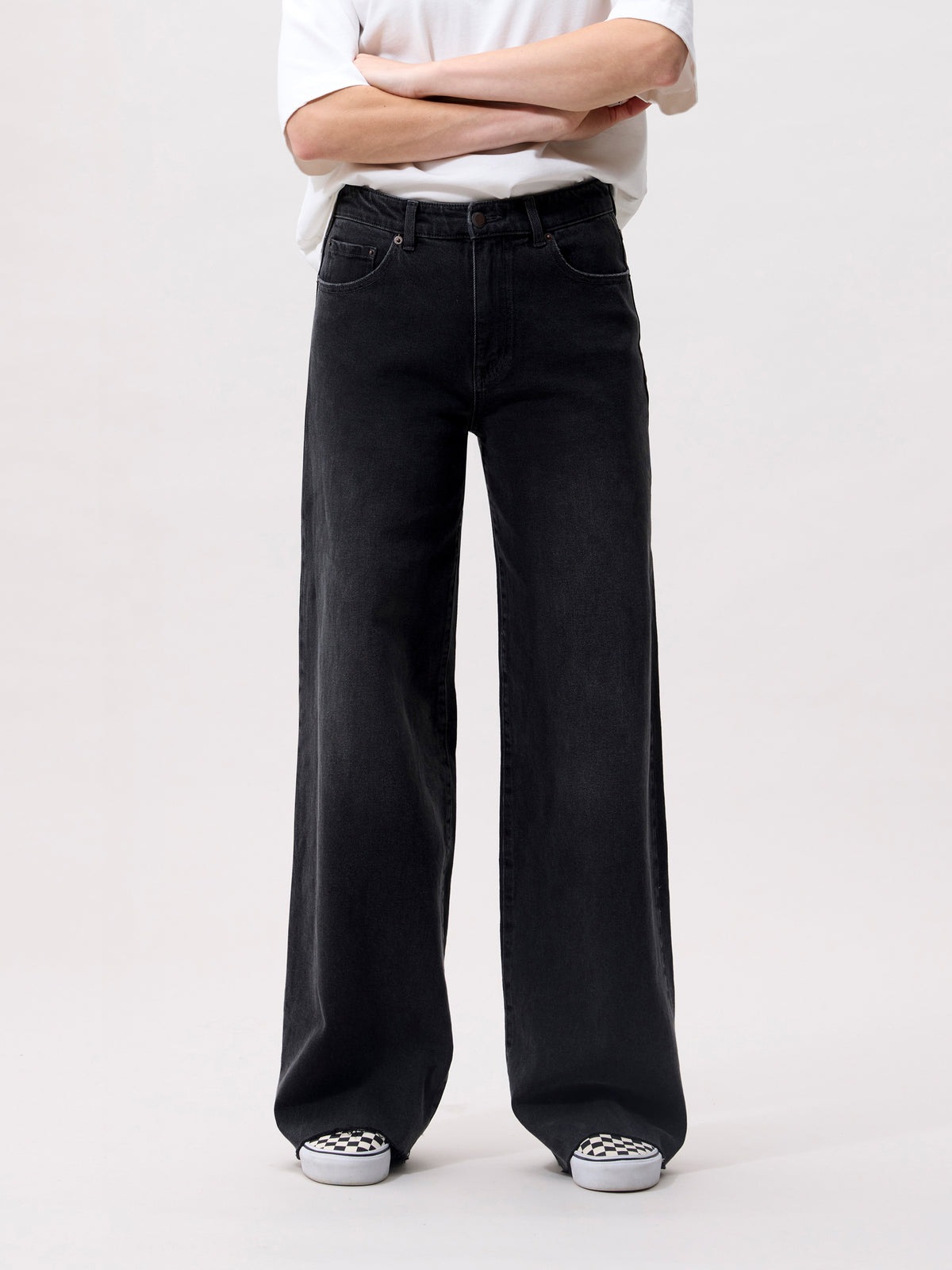LOOSE FIT JEANS