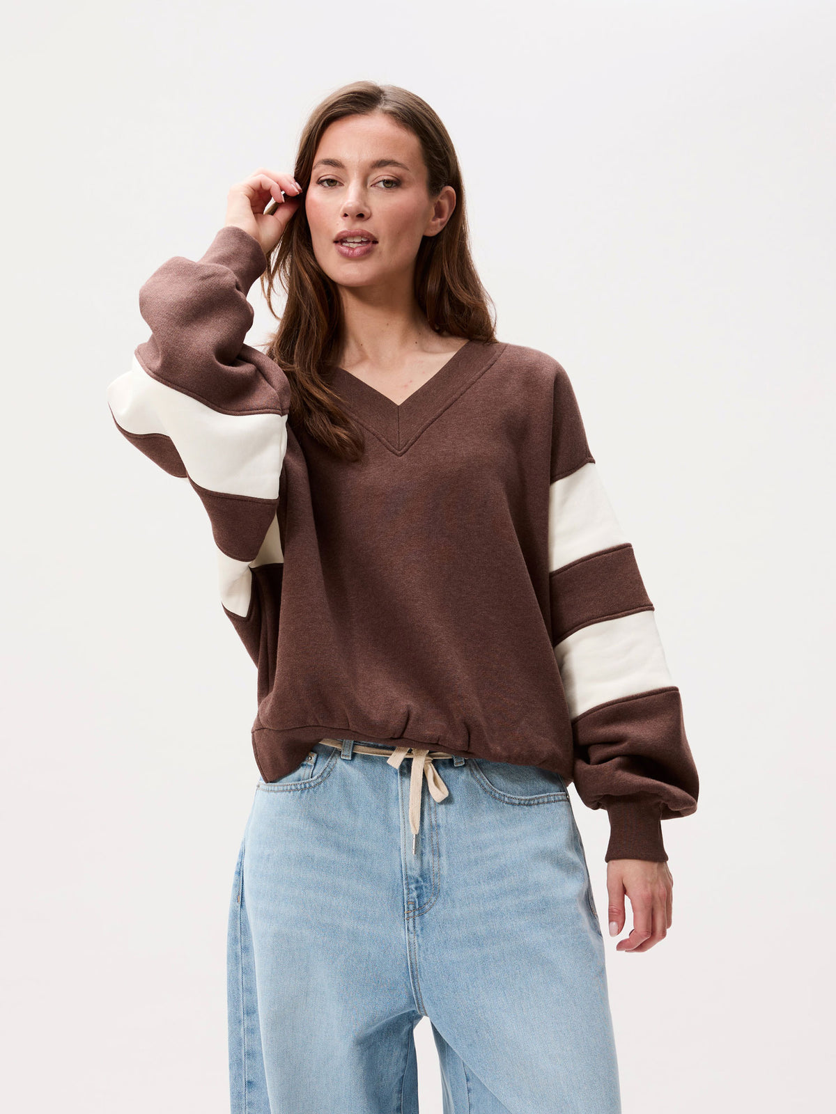 SPORTY VNECK SWEATER