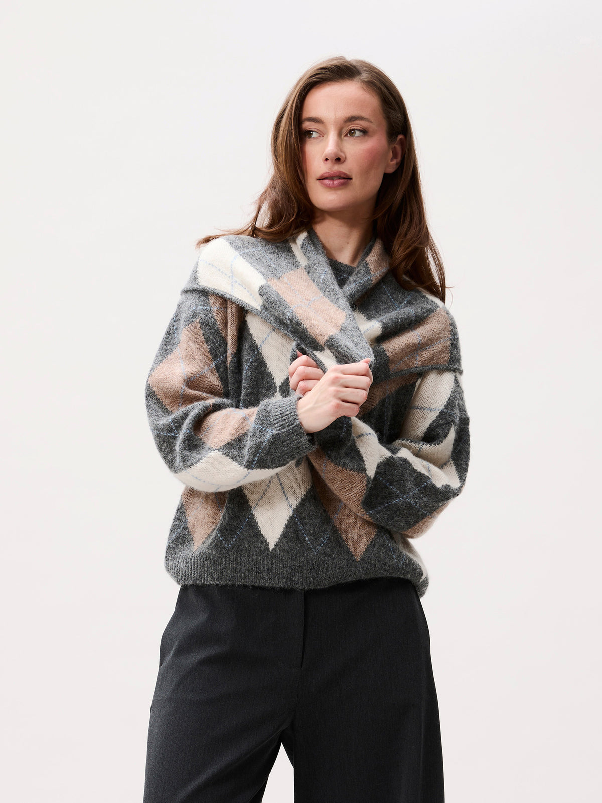 TRIANGLE SCARF